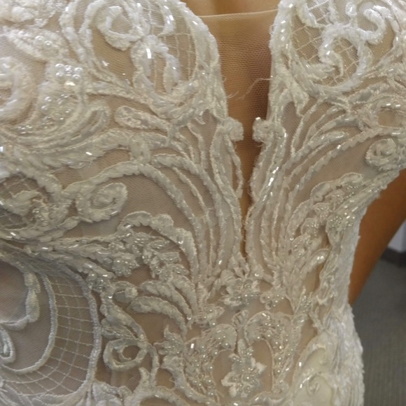 Essence of Australia D2771 Size 14 with Removable Overskirt - Picture 10 of 14